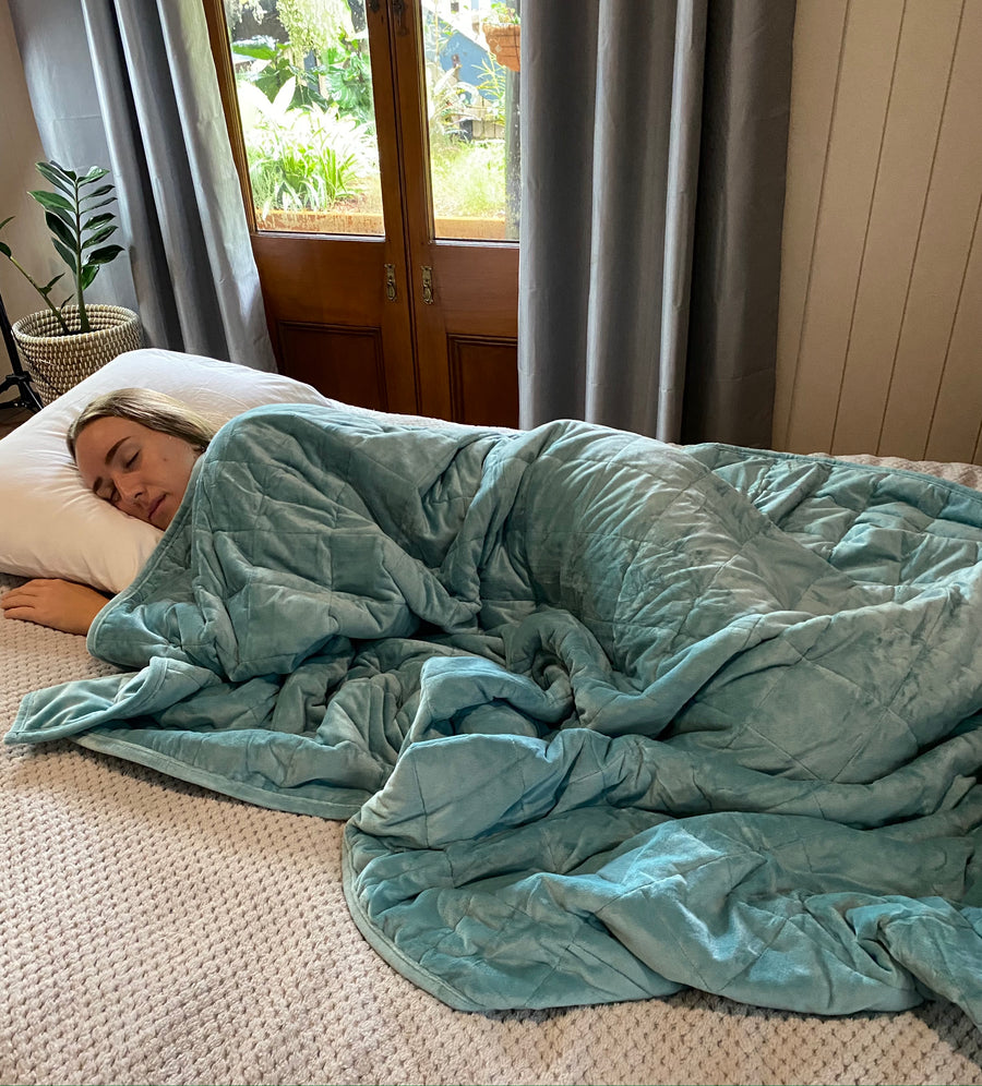   6.8kg aqua minky weighted blanket 152cm x 203cm